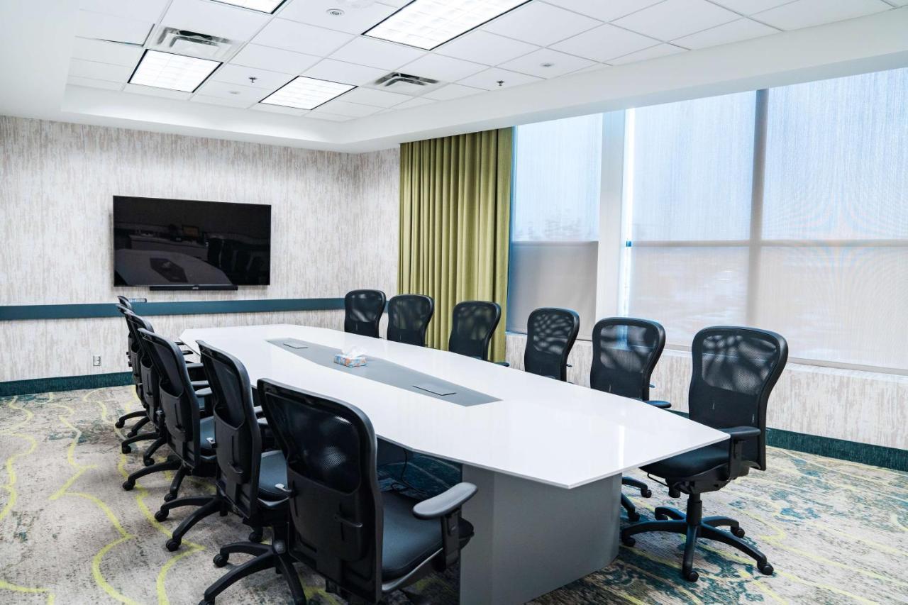 Coast Hotel & Convention Centre Langley Bagian luar foto