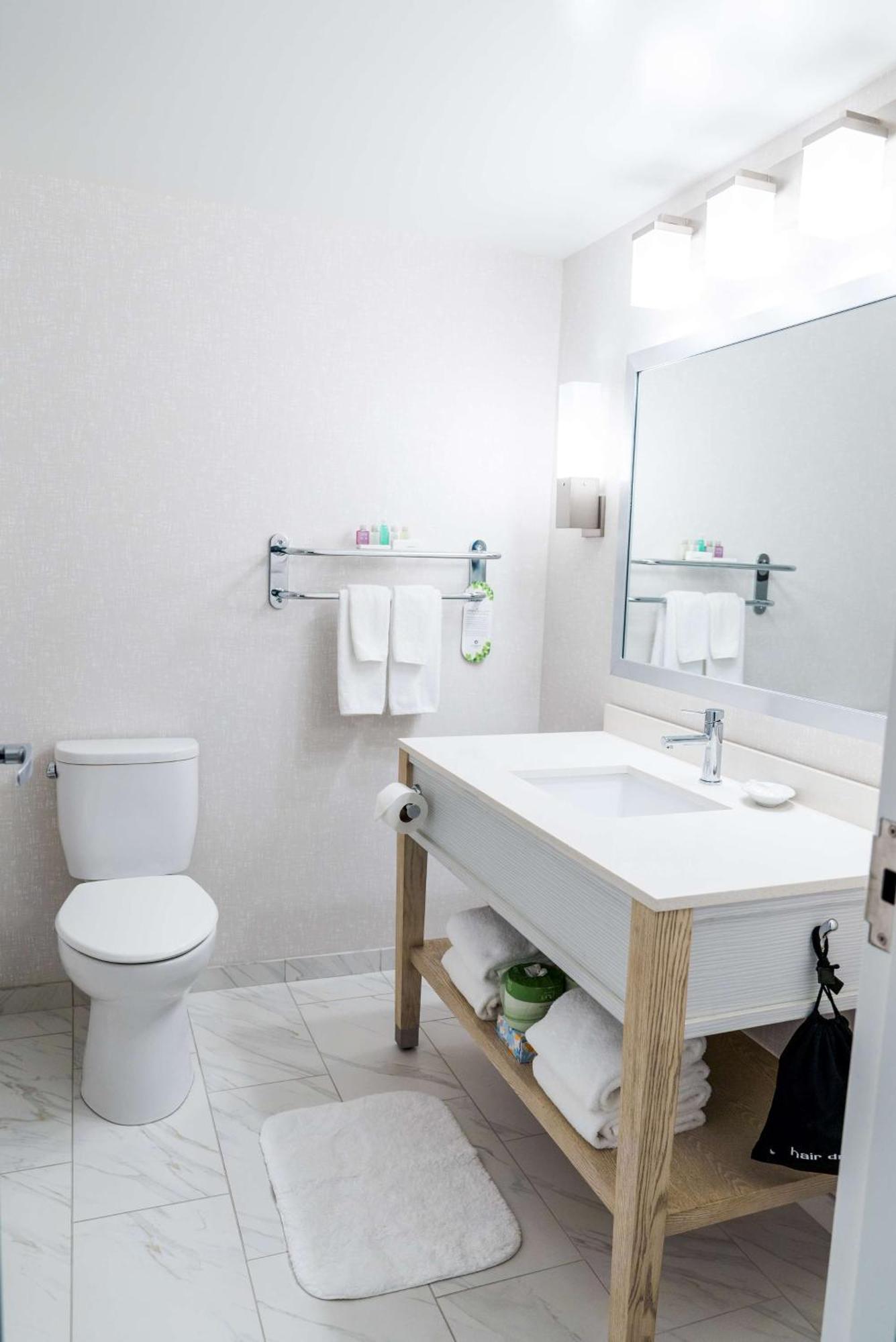 Coast Hotel & Convention Centre Langley Bagian luar foto