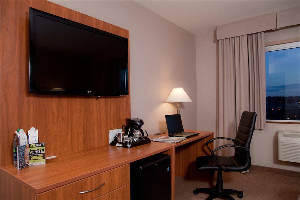 Coast Hotel & Convention Centre Langley Bagian luar foto