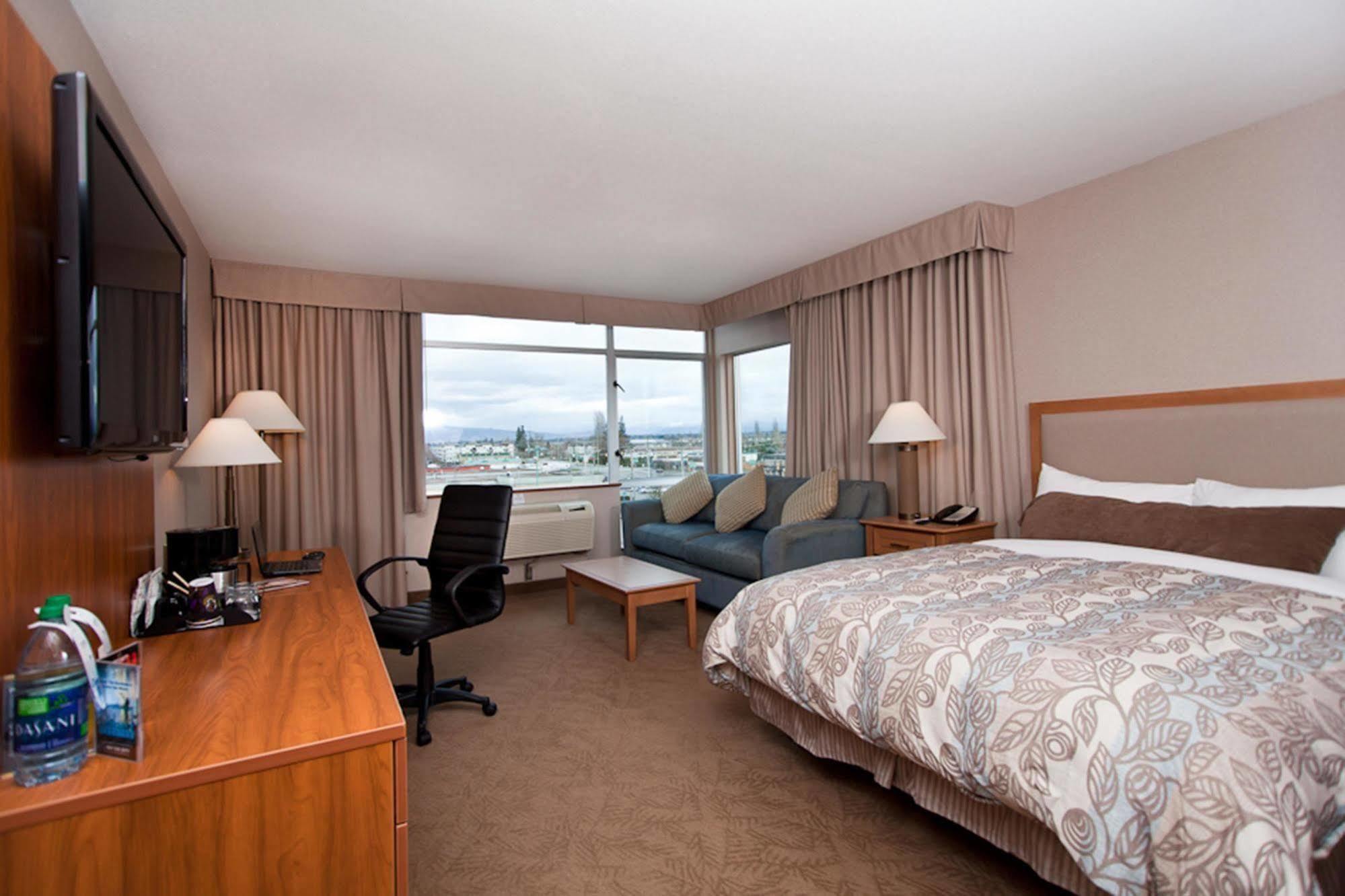 Coast Hotel & Convention Centre Langley Bagian luar foto