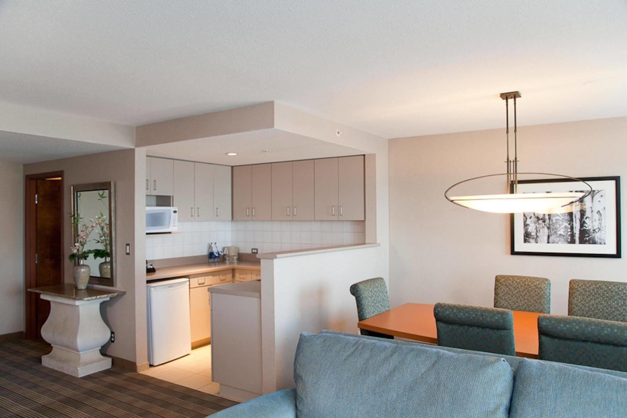 Coast Hotel & Convention Centre Langley Bagian luar foto