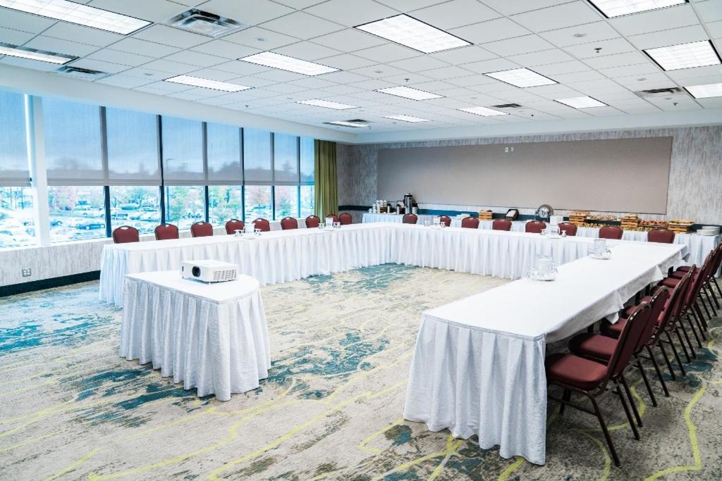 Coast Hotel & Convention Centre Langley Bagian luar foto
