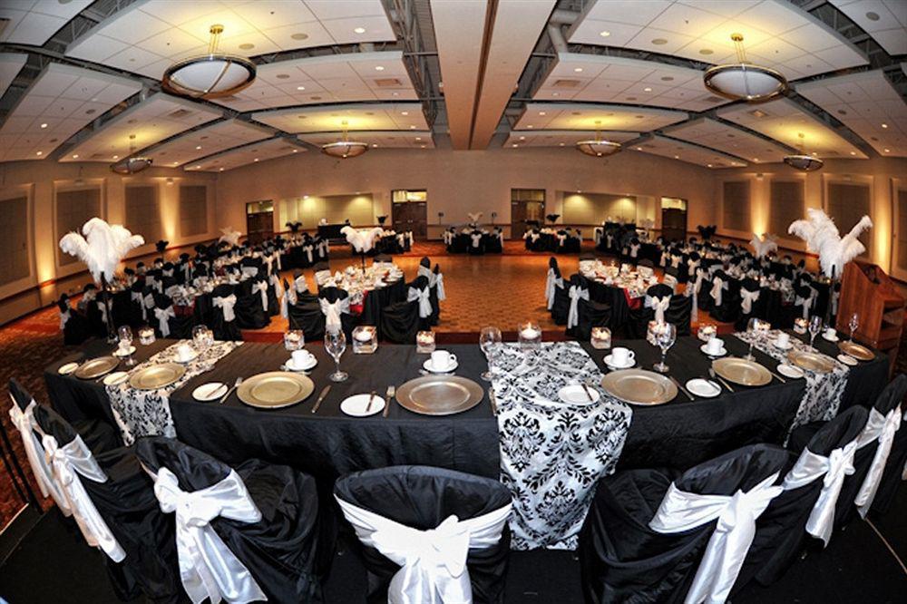Coast Hotel & Convention Centre Langley Bagian luar foto